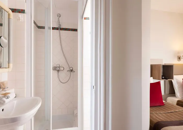 Saint Pierre Hotel Paris