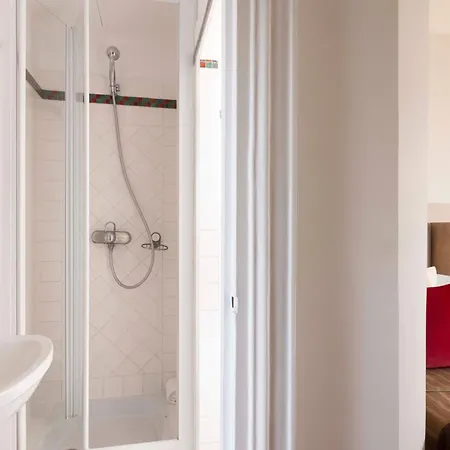 Saint Pierre Otel Paris