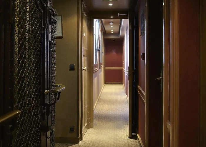 サン ピエール 2* パリ